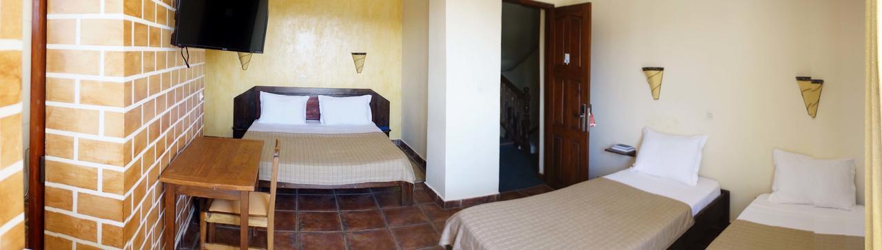 A L'Hotel Antananarivo Esterno foto