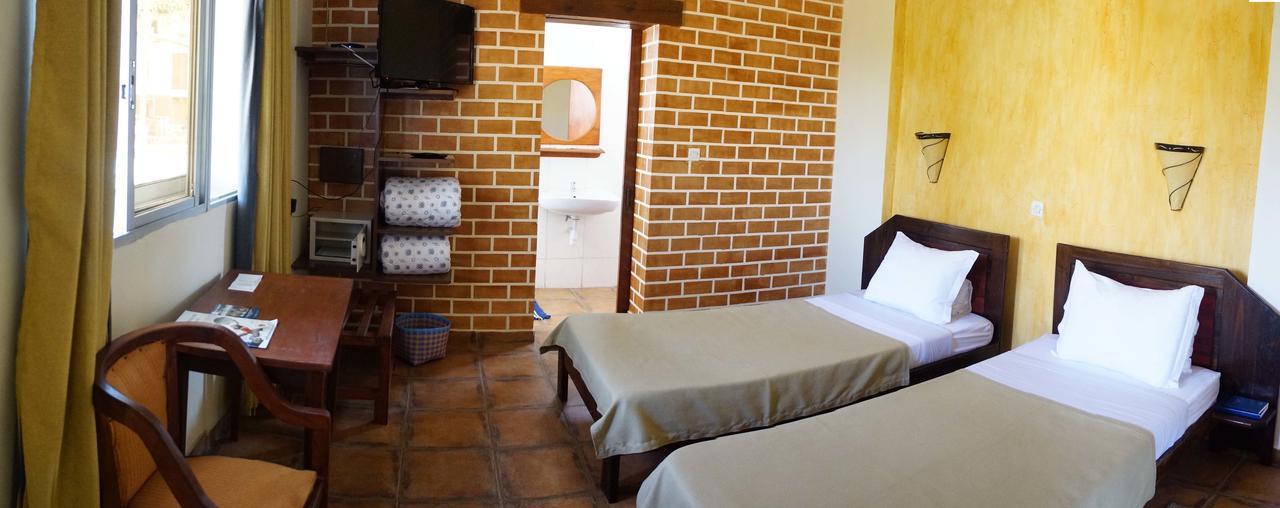 A L'Hotel Antananarivo Esterno foto