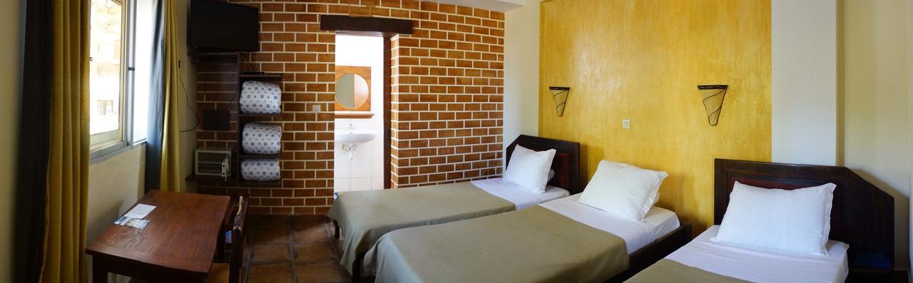 A L'Hotel Antananarivo Esterno foto