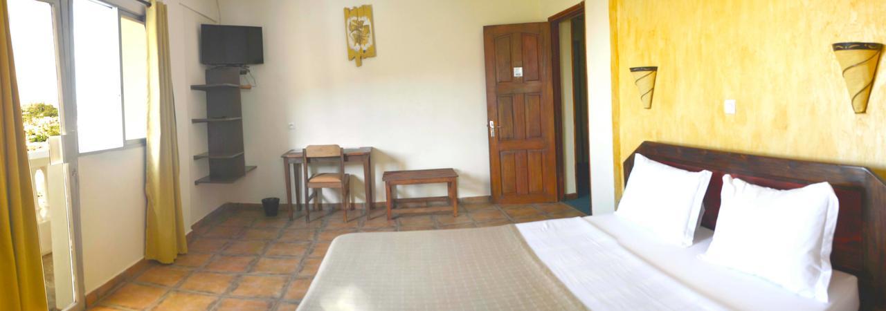 A L'Hotel Antananarivo Esterno foto