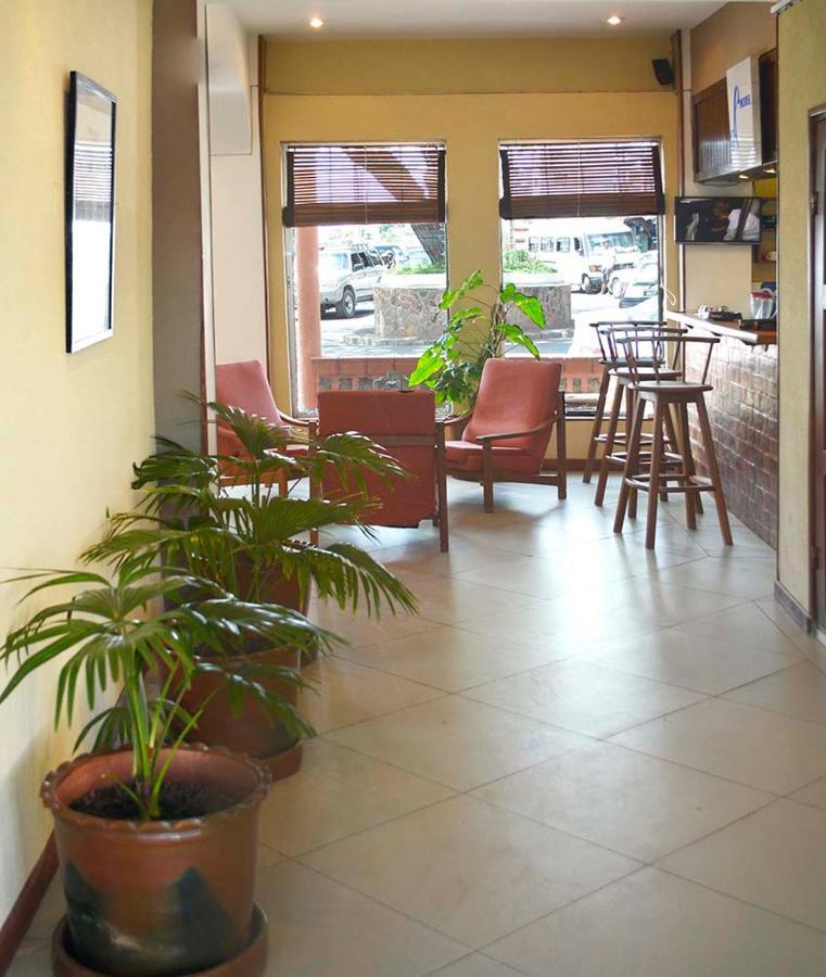 A L'Hotel Antananarivo Esterno foto
